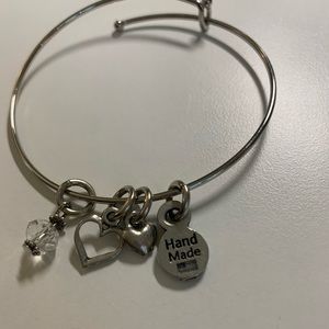 Pretty adjustable bracelet w/ heart & bead charms
